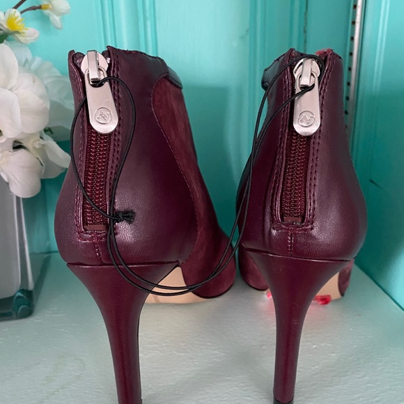 Adrienne VIittadini wine velvet boots NWT - Picture 5 of 10